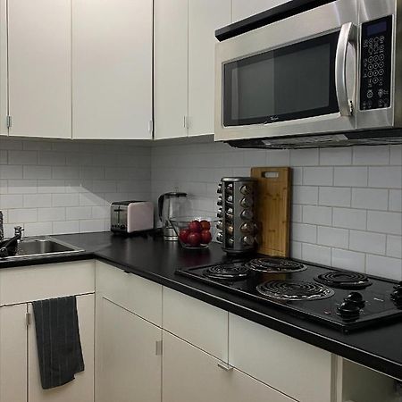 Lovely Condo Vancouver Bagian luar foto