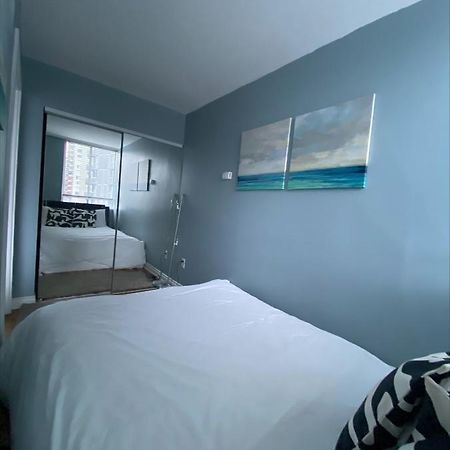 Lovely Condo Vancouver Bagian luar foto