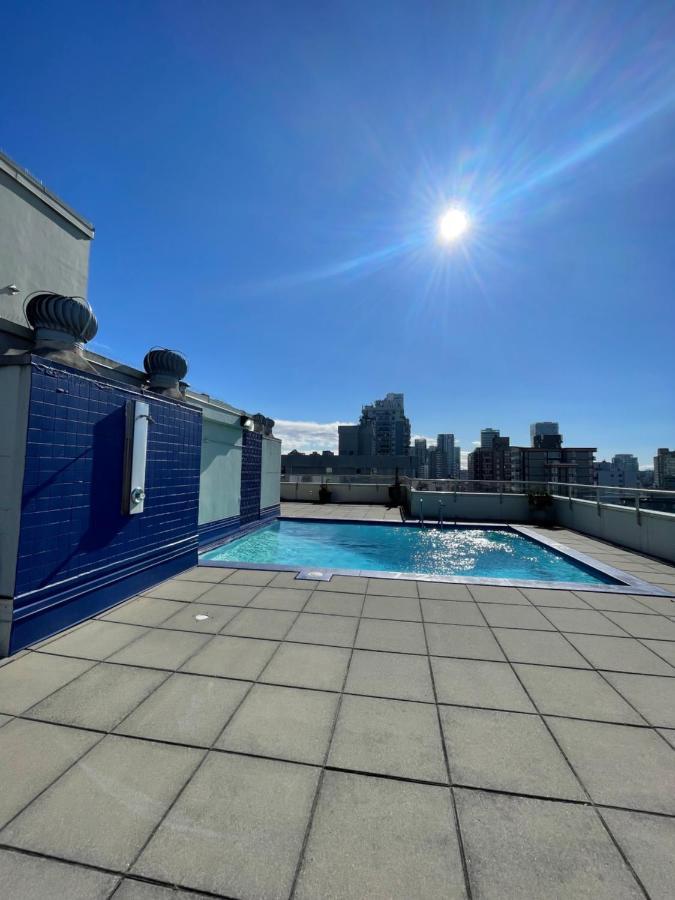 Lovely Condo Vancouver Bagian luar foto