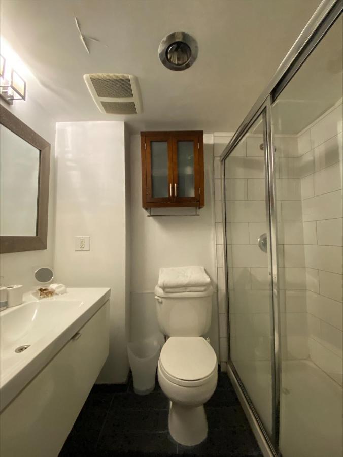 Lovely Condo Vancouver Bagian luar foto