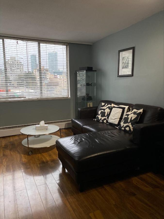 Lovely Condo Vancouver Bagian luar foto