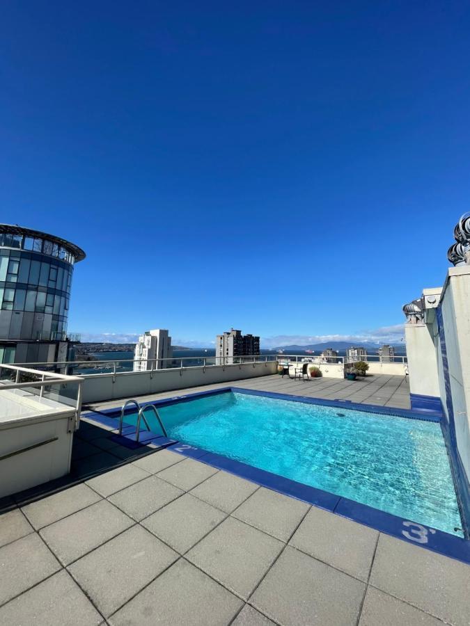 Lovely Condo Vancouver Bagian luar foto