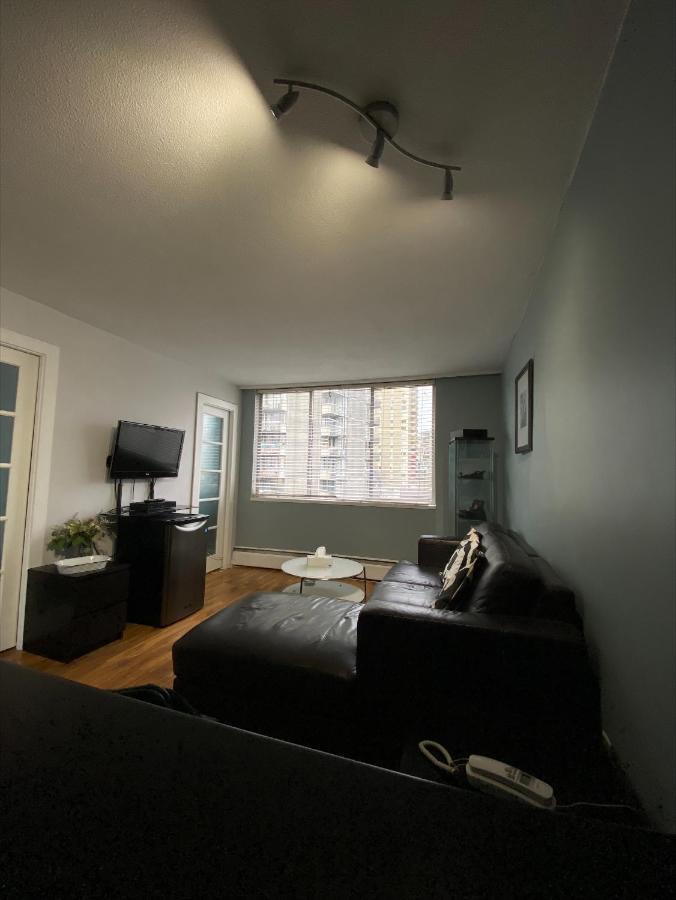 Lovely Condo Vancouver Bagian luar foto