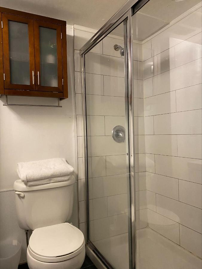 Lovely Condo Vancouver Bagian luar foto